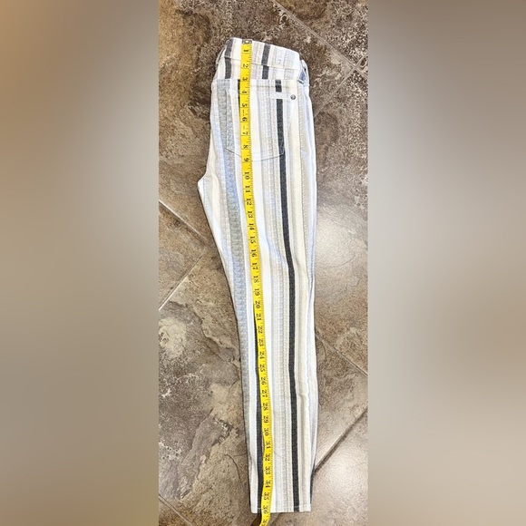 7 For All Mankind Stripes Skinny Jeans. Gray & white stripes. Size 25 - Picture 2 of 5